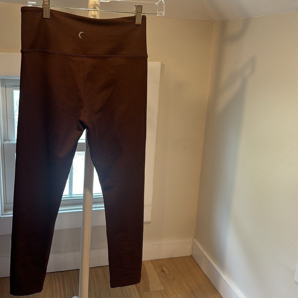 Zyia active brown/ maroon leggings, size small (6-8) - Picture 4 of 4